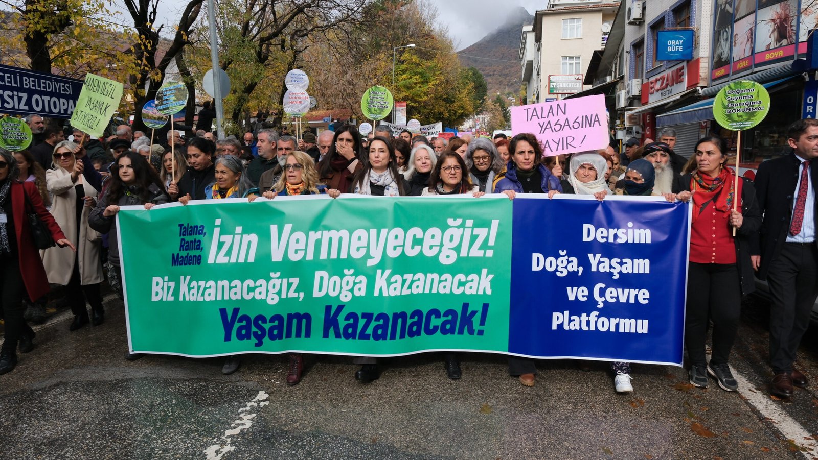 Dersim Doğa Yaşam ve Çevre Platformu tarafından “Talana ve ranta geçit vermeyeceğiz, Biz kazanacağız, yaşam kazanacak” şiarıyla doğa ve yaşam mitingi gerçekleştirildi.